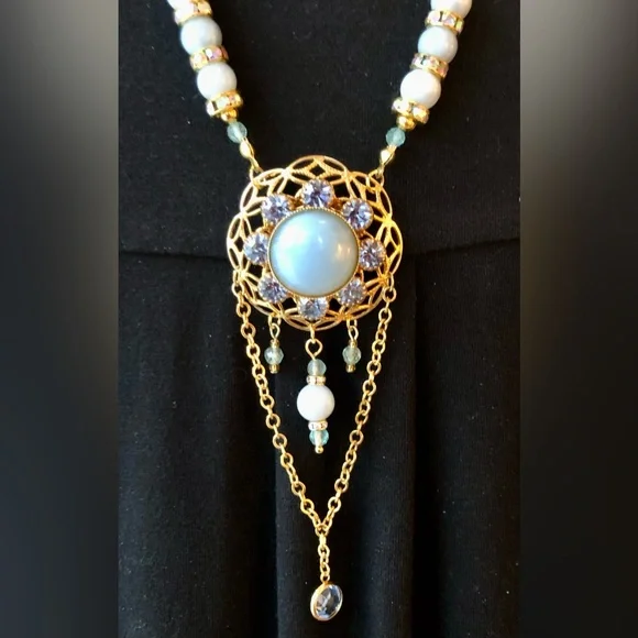 Semiprecious stones, sparkling glass - Picture 10 of 10